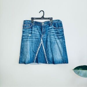 Banana Republic Whiskered Denim Mini Skirt Size 32 Raw Edge Hem
